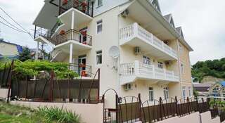 Гостиница Guest House Alina Лермонтово Семейный номер с балконом-5